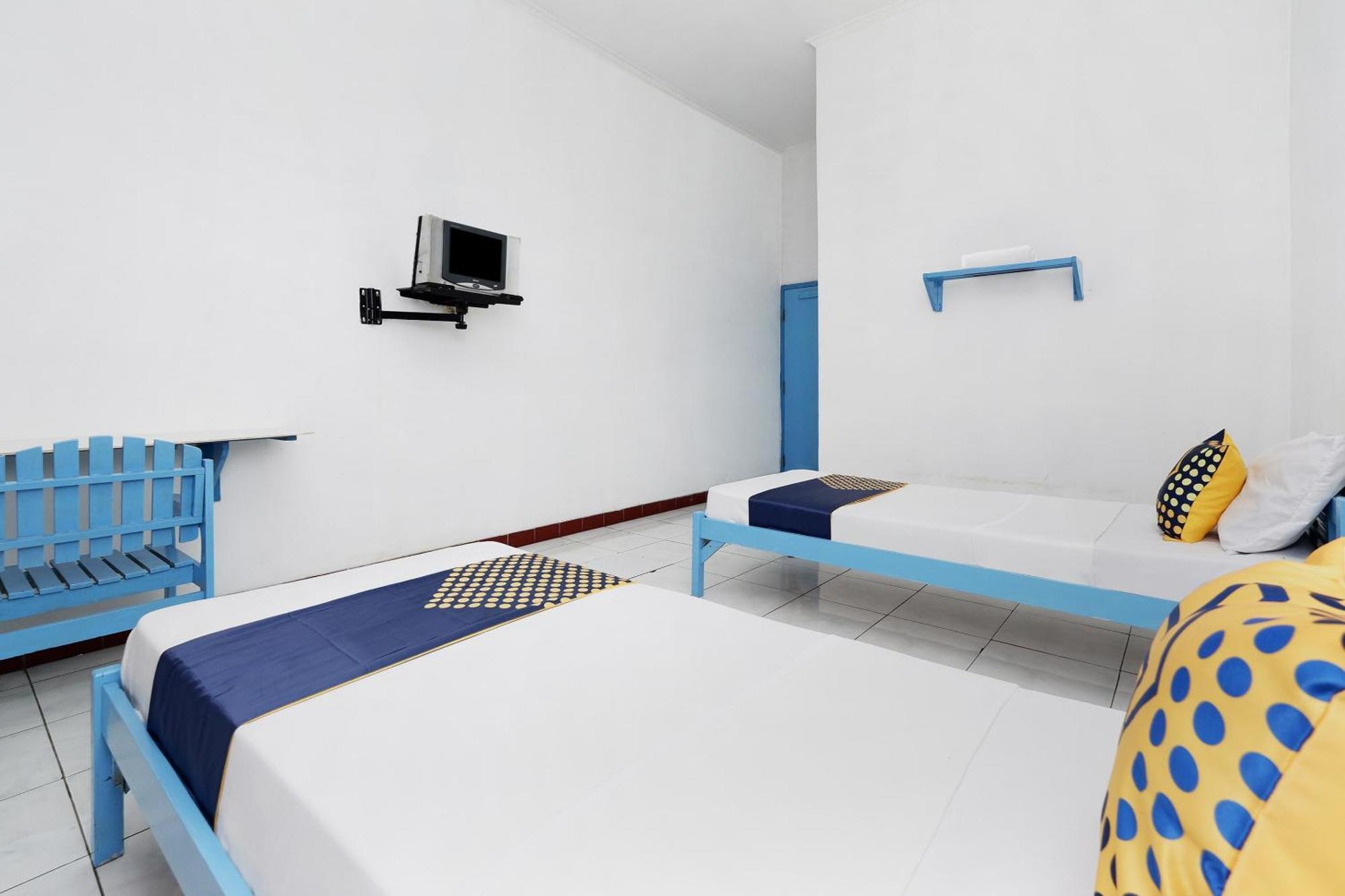 Spot On 2289 Hotel Saudara Тегал Екстериор снимка